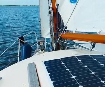 Solpaneler og batterier